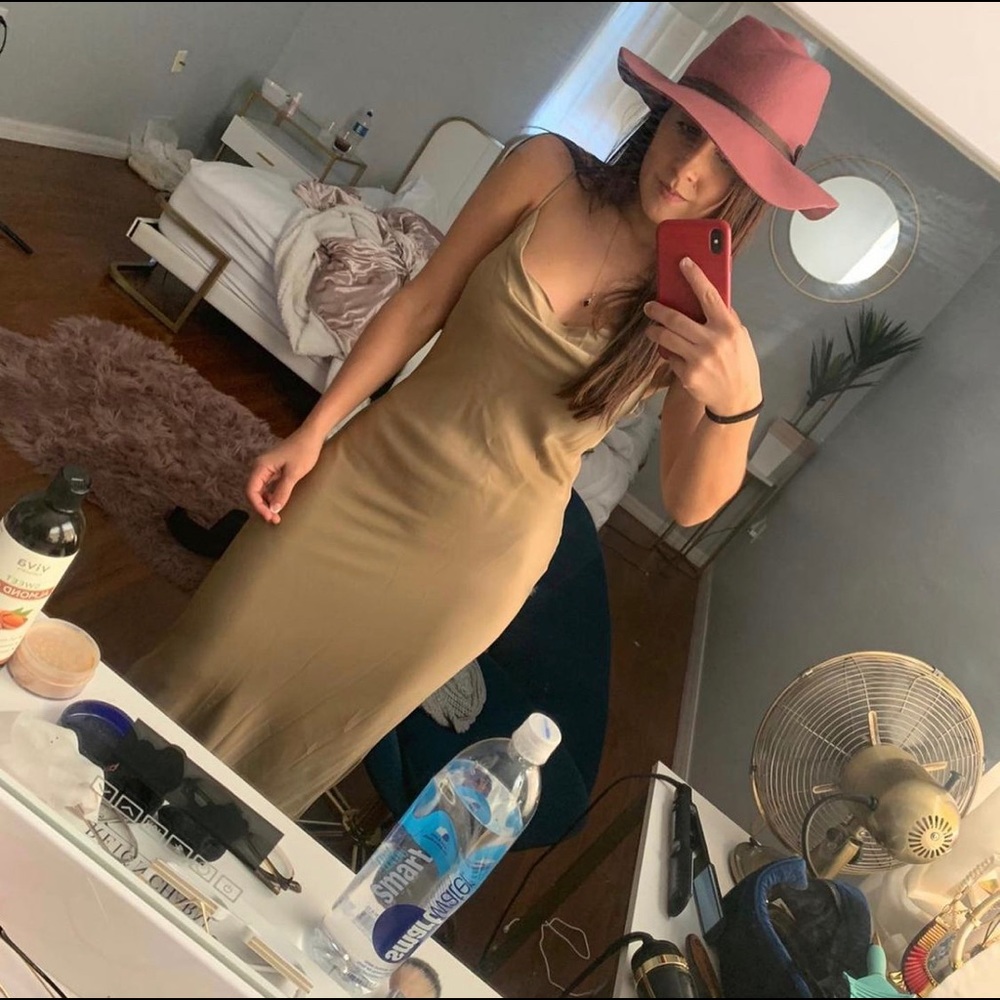 Selling beautiful dress from Mango. Long and silky great for brunch or dinners.